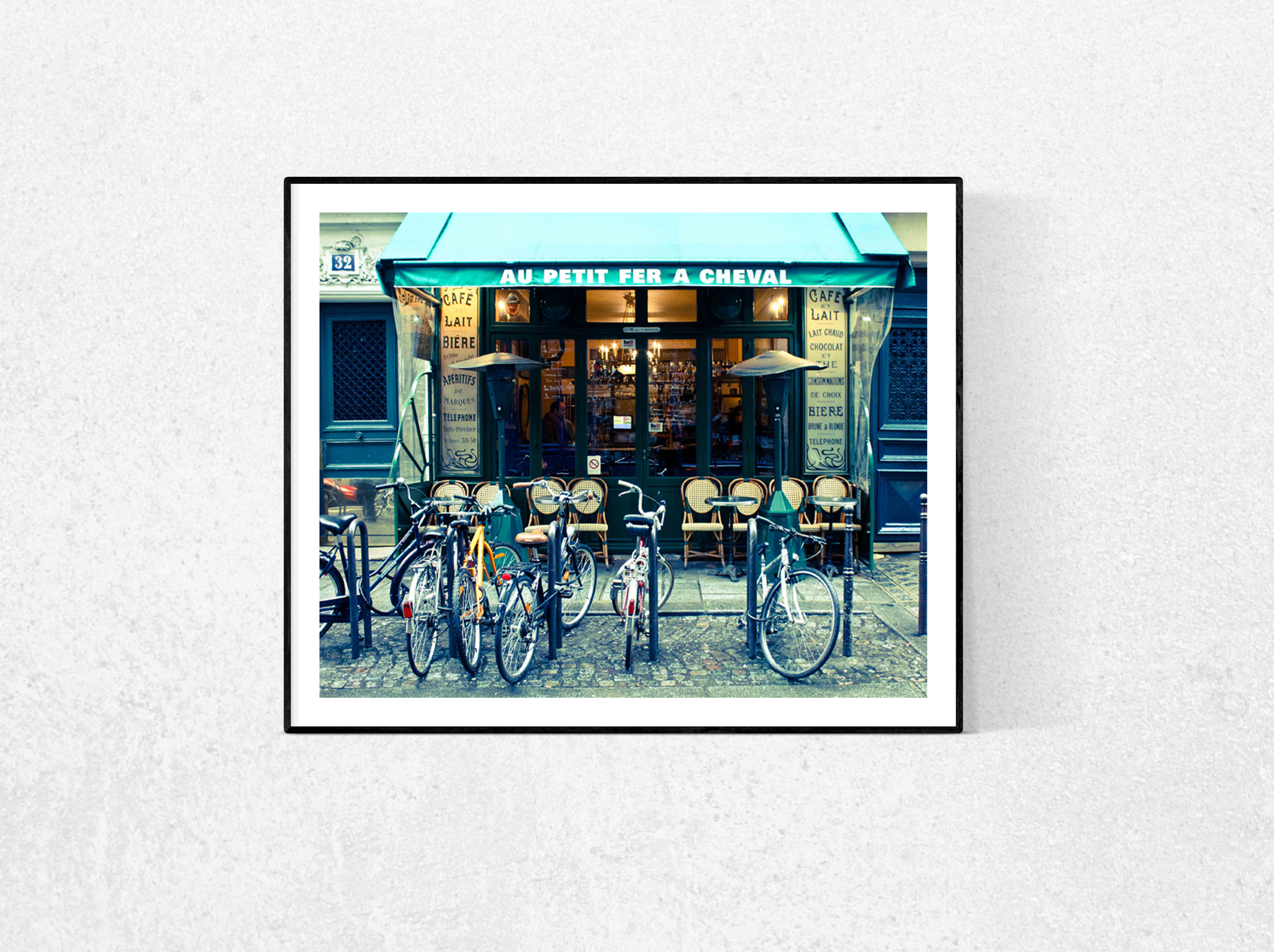 Au Petit Fer à Cheval Parisian Cafe - Every Day Paris