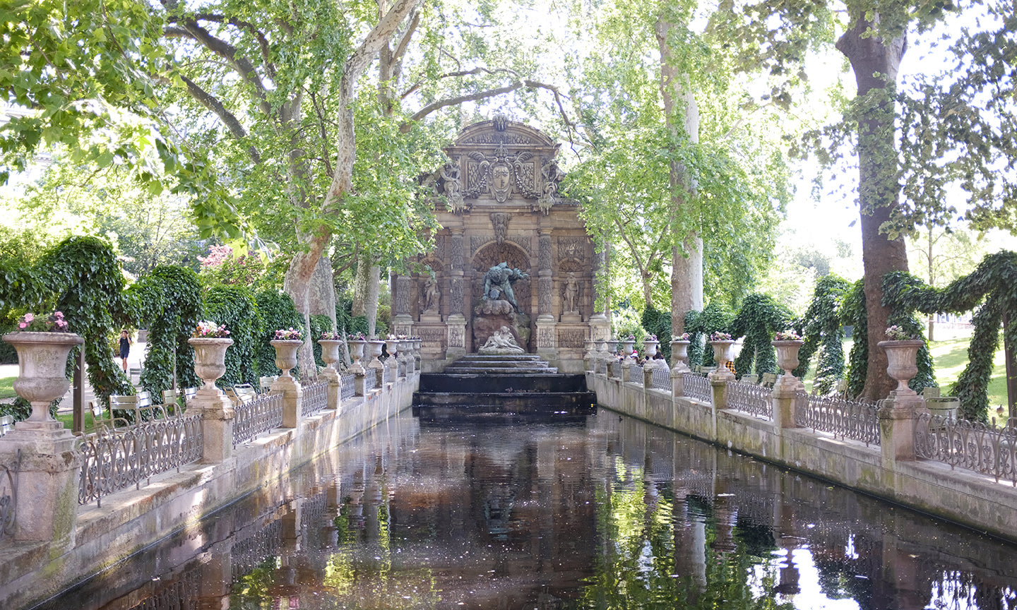 Medici Fountain in Luxembourg Gardens in Summer - Every Day Paris