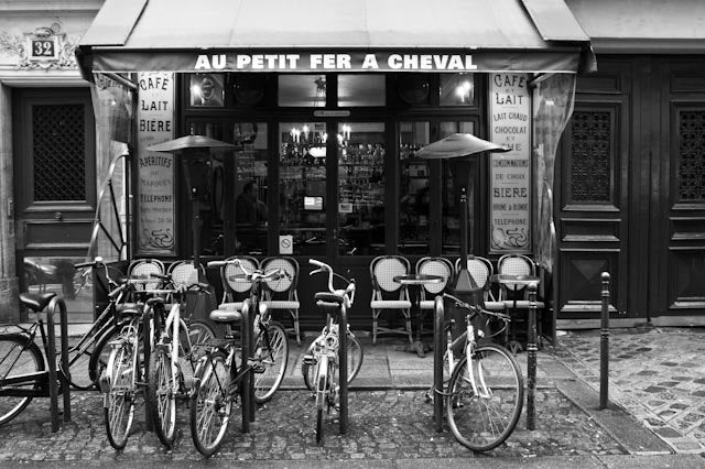 Au Petit Fer à Cheval Parisian Cafe - Every Day Paris