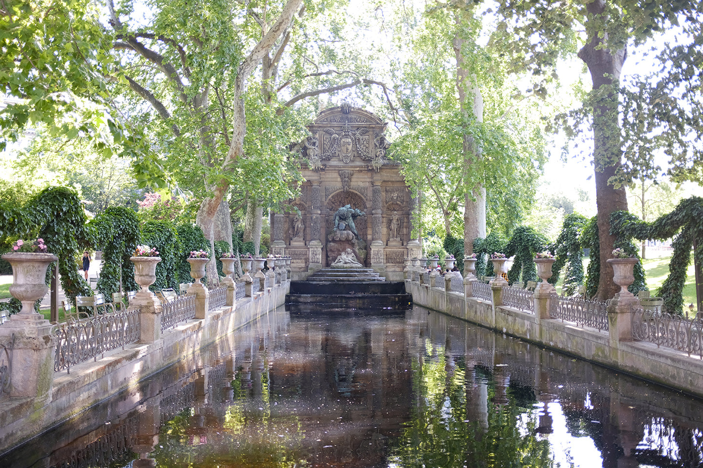 Medici Fountain in Luxembourg Gardens in Summer - Every Day Paris 