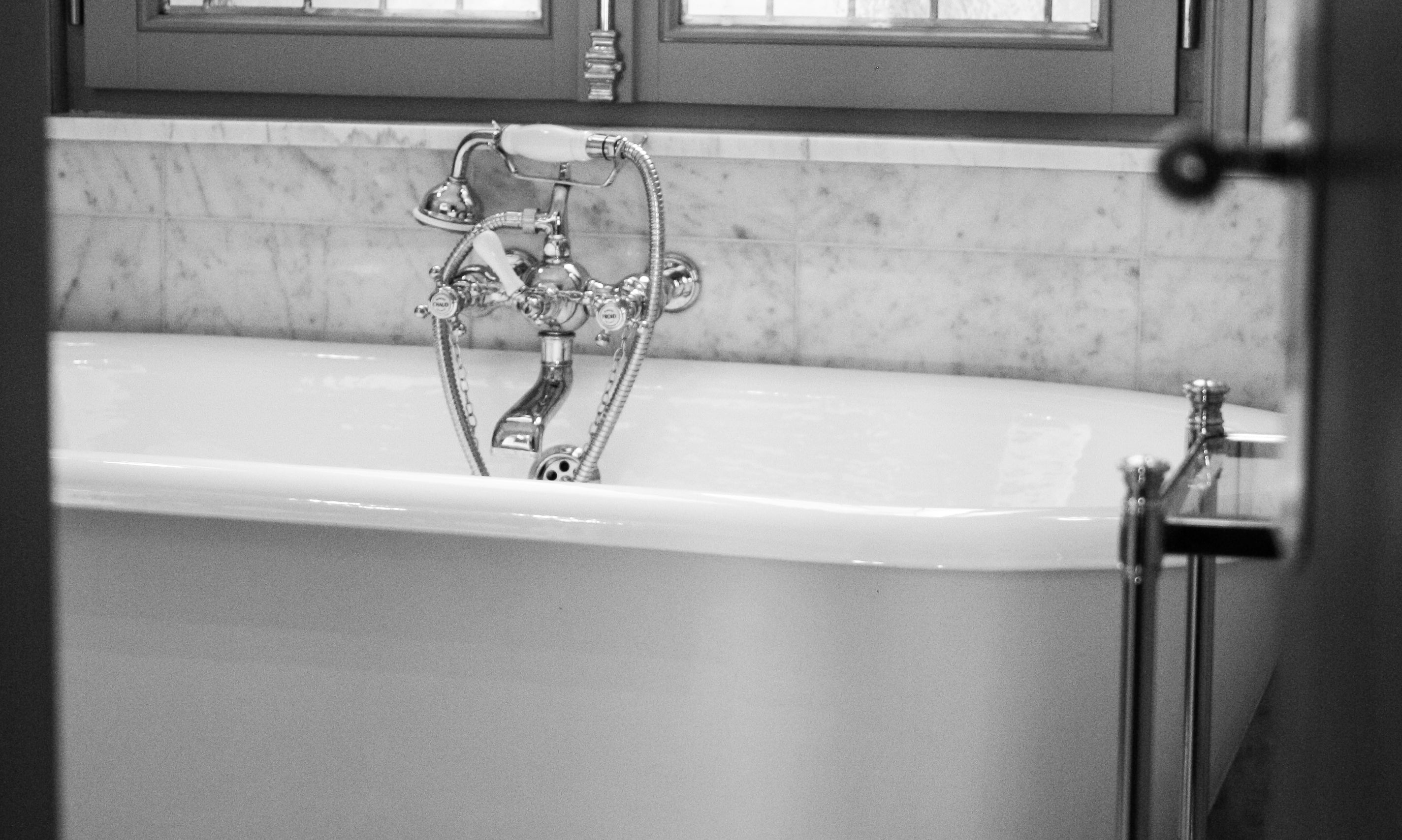 French Bathtub - Every Day Paris 