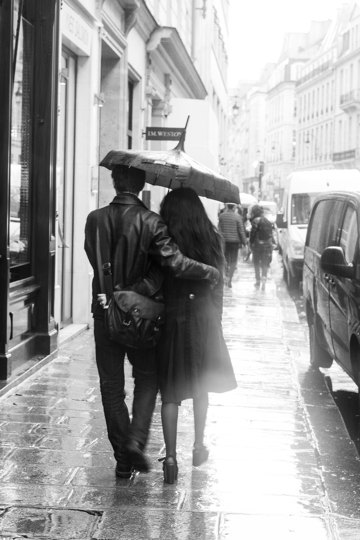 Paris Lovers in The Rain - Every Day Paris 