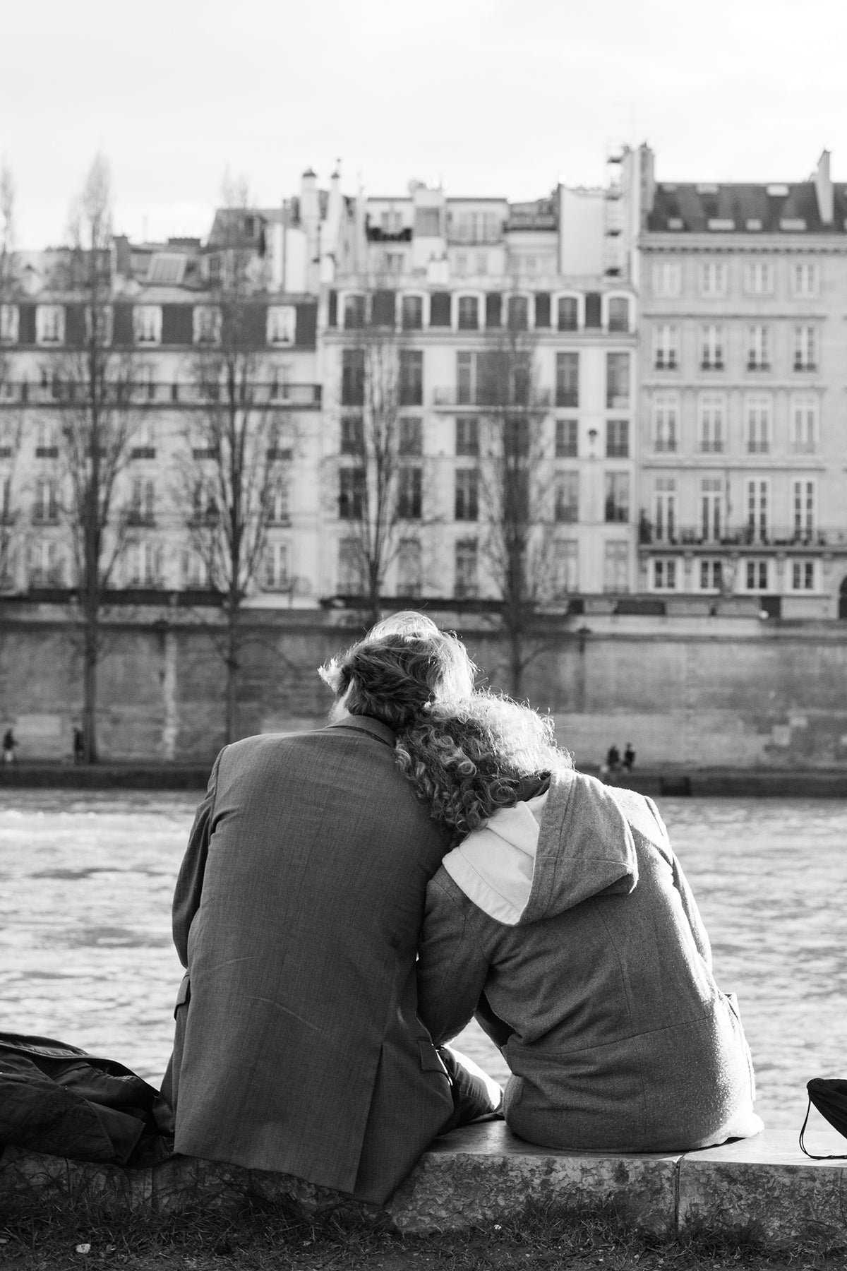 Paris Lovers on the Seine - Every Day Paris 