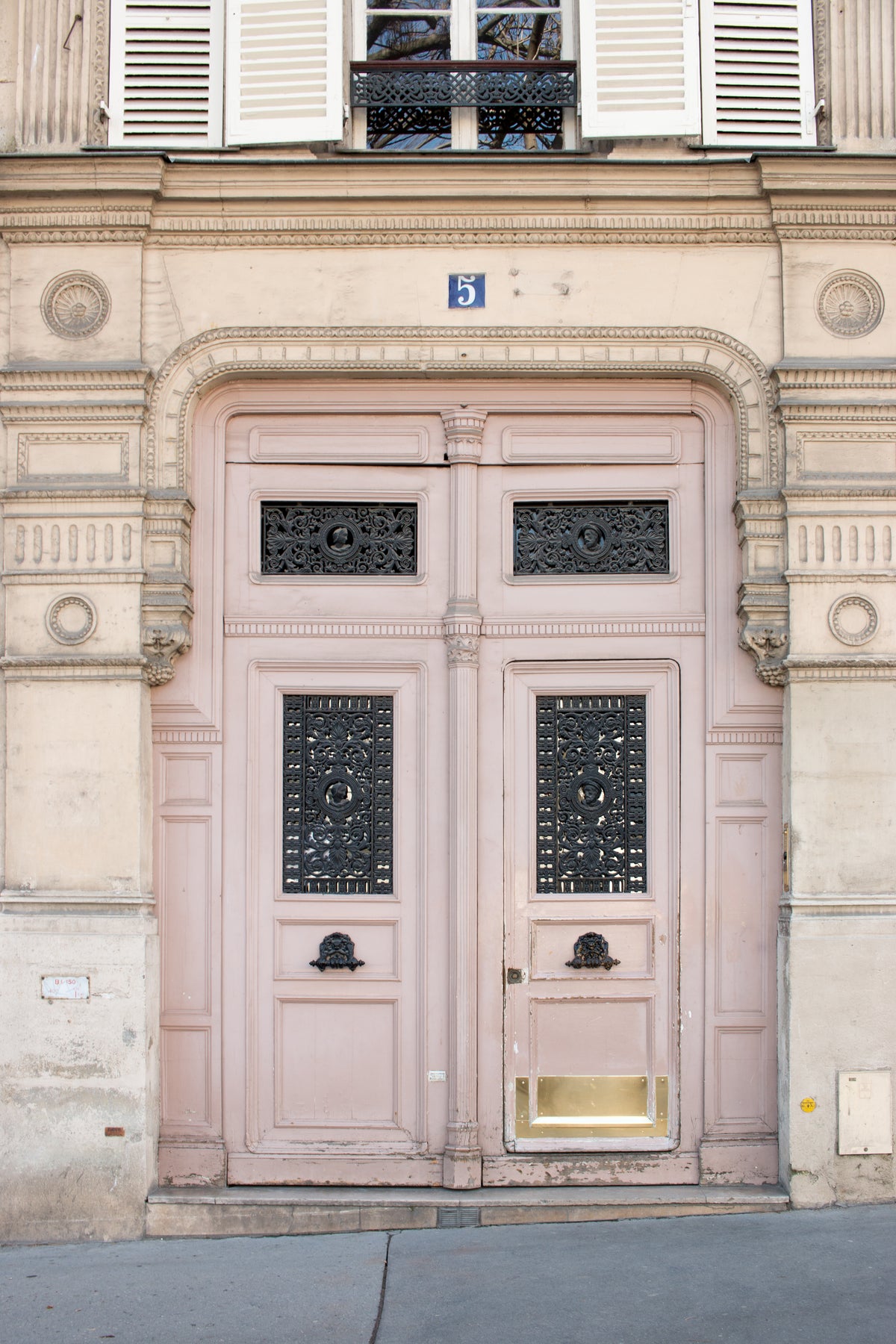 Pink Door in Paris - Every Day Paris 