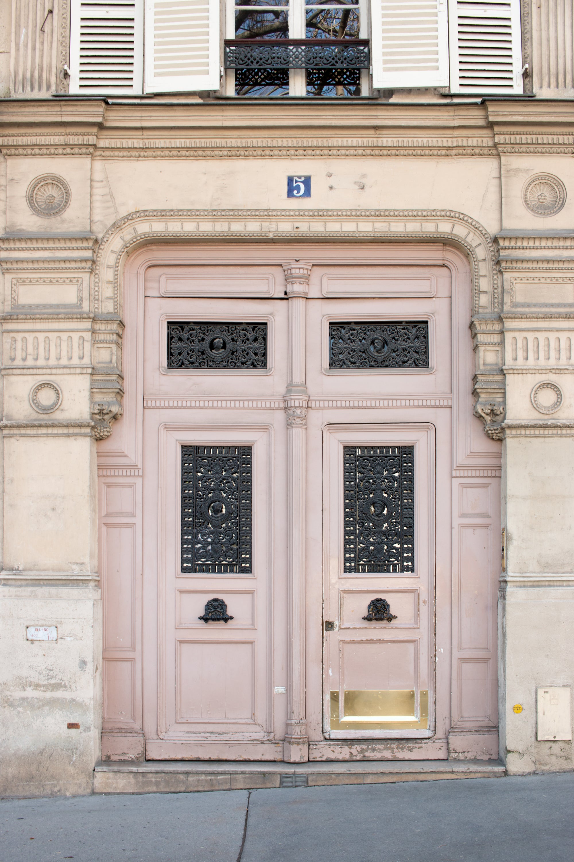 Pink Door in Paris - Every Day Paris 