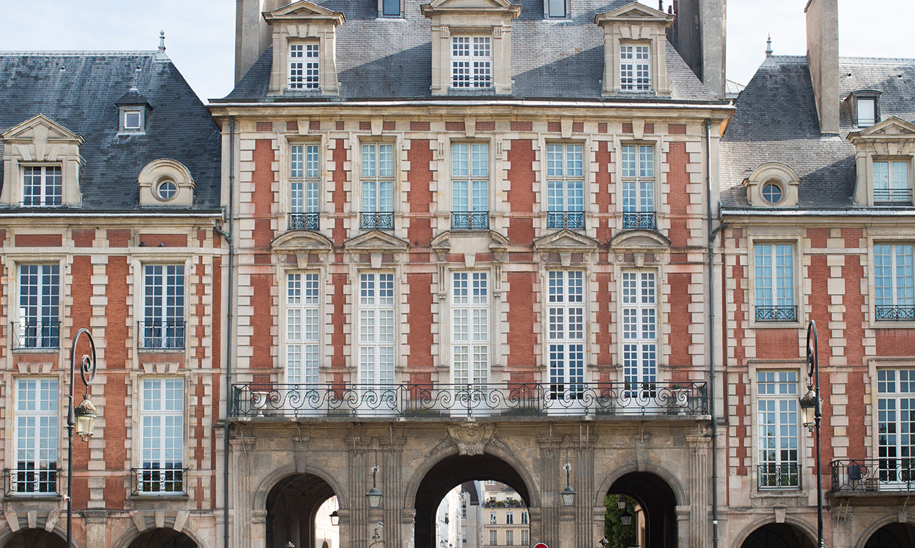 Spring in Place des Vosges - Every Day Paris 