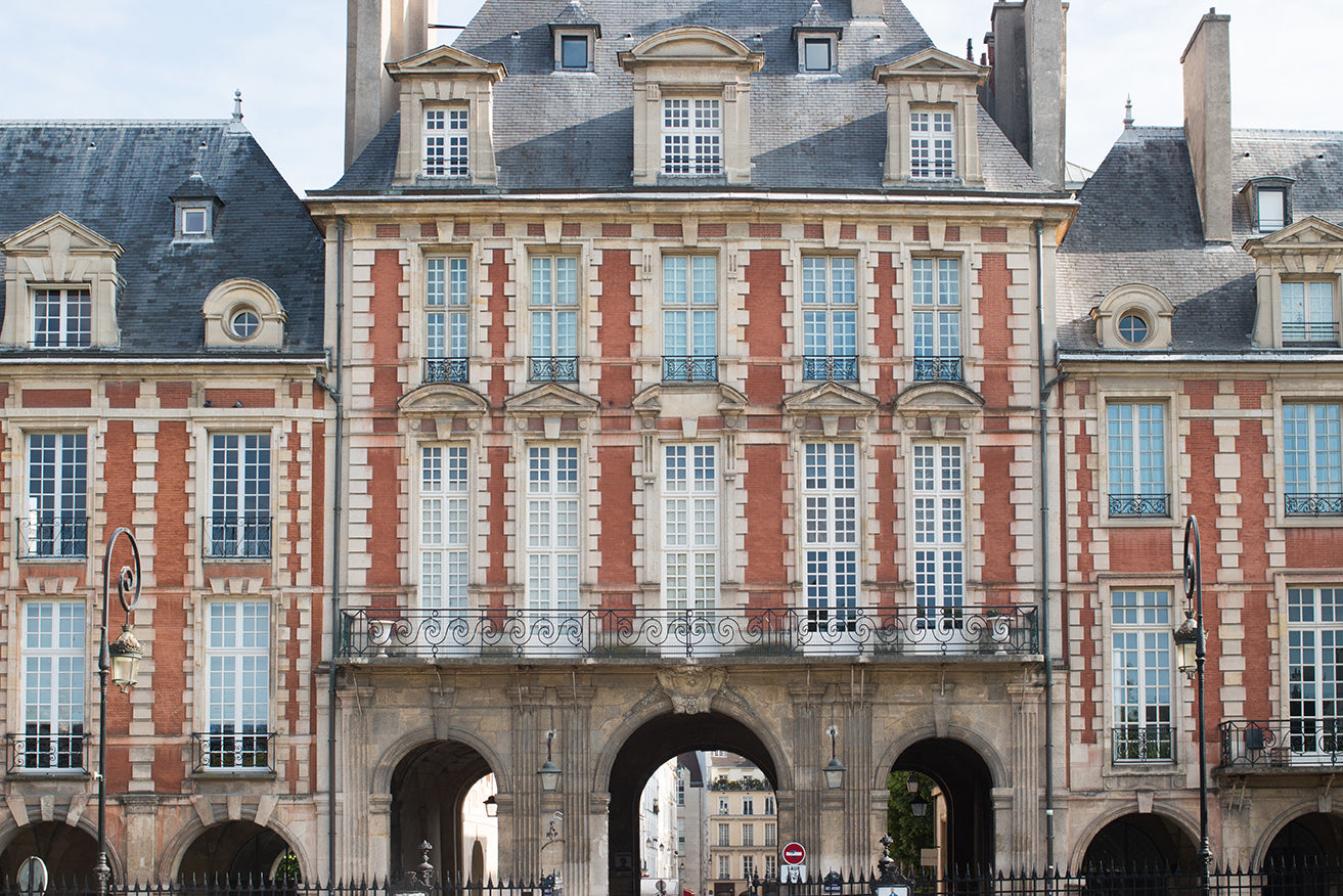 Spring in Place des Vosges - Every Day Paris 