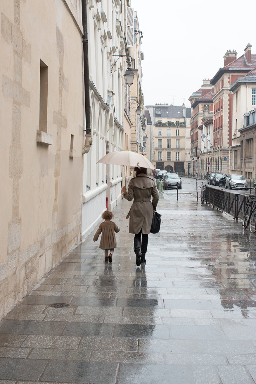 Mother and Daughter on the Streets of Paris - Every Day Paris 
