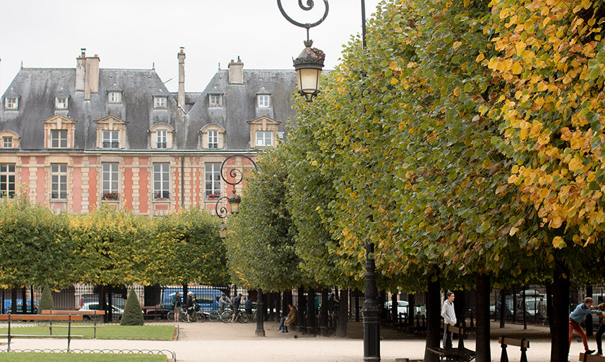Autumn in Place des Vosges - Every Day Paris 