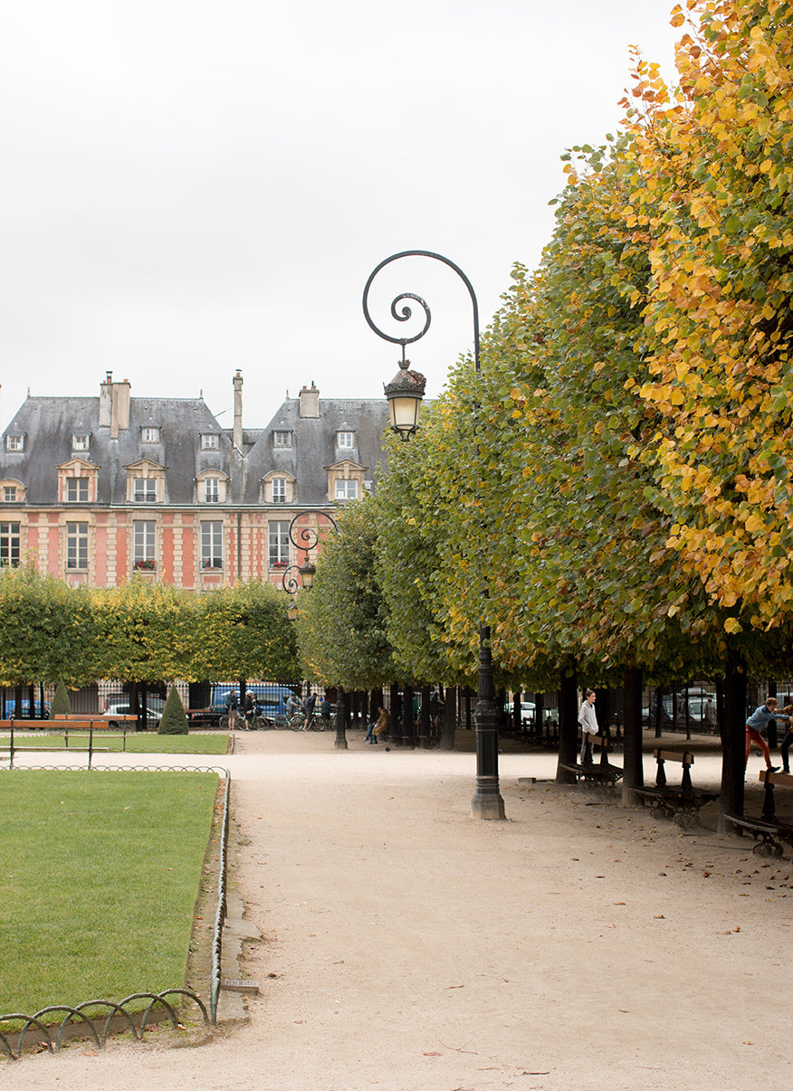 Autumn in Place des Vosges - Every Day Paris 