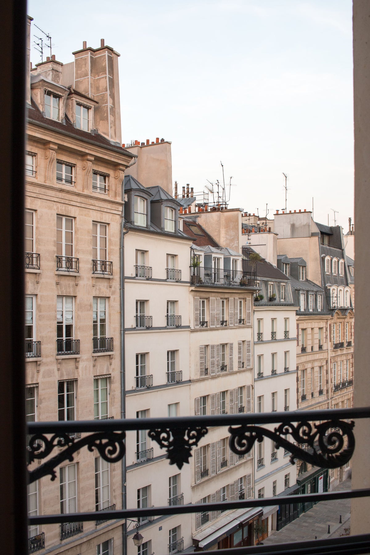Waking up in Place Dauphine