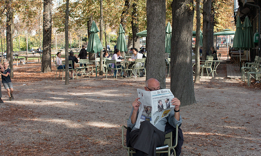 Weekend Reading in Luxembourg Gardens - Every Day Paris 