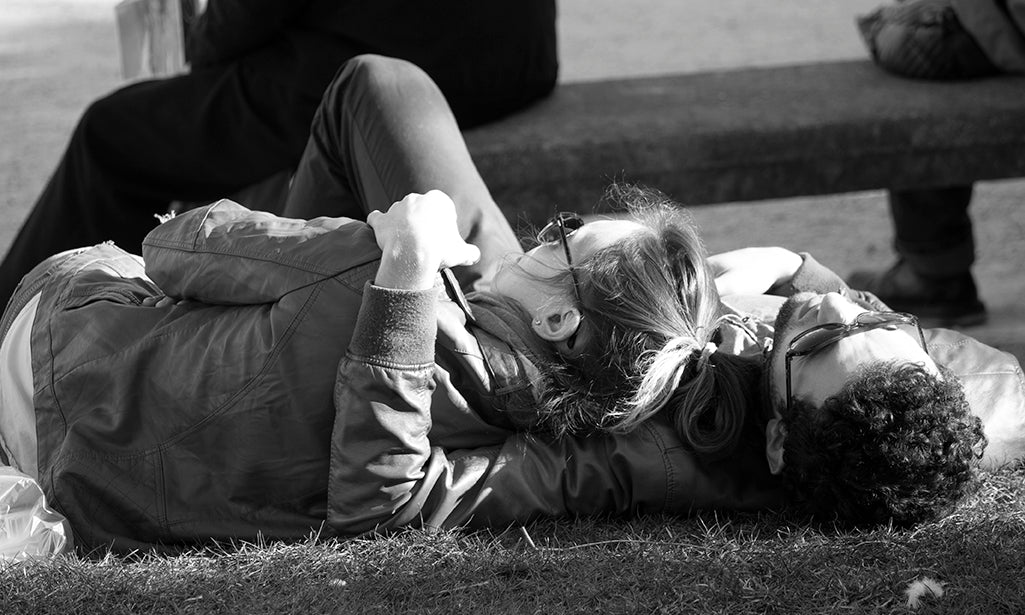 Lovers in Place des Vosges Paris - Every Day Paris 