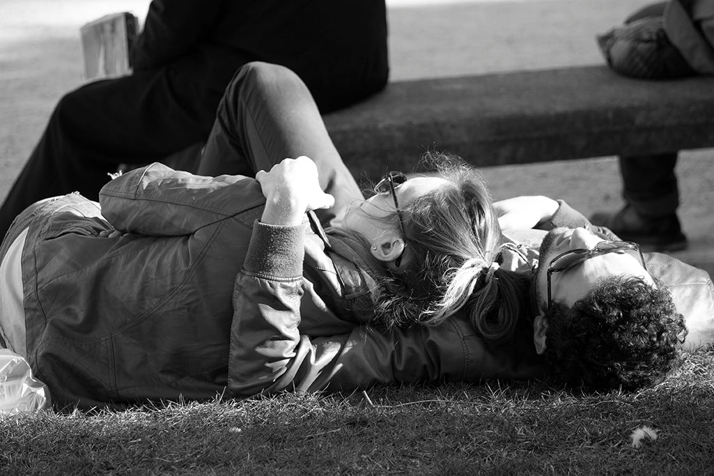 Lovers in Place des Vosges Paris - Every Day Paris 