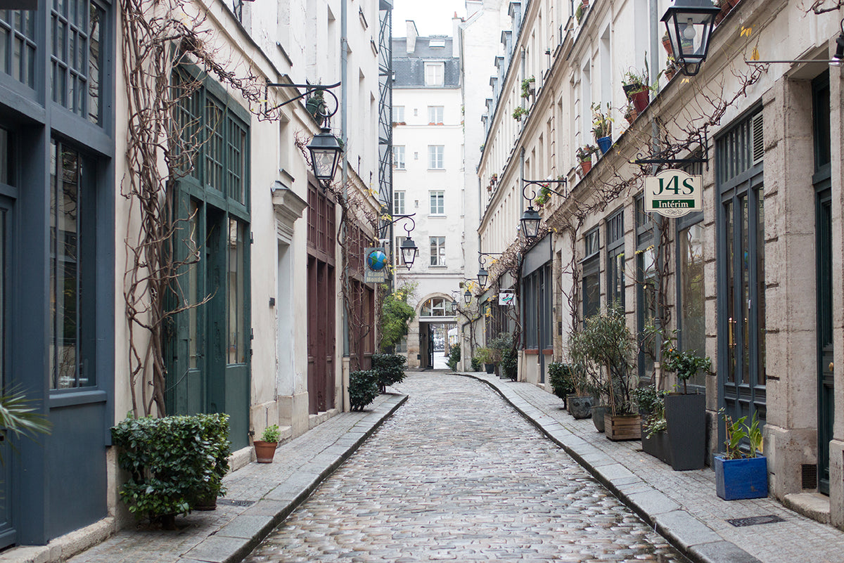 Rain Soaked Cobblestone Streets in Paris - Every Day Paris 