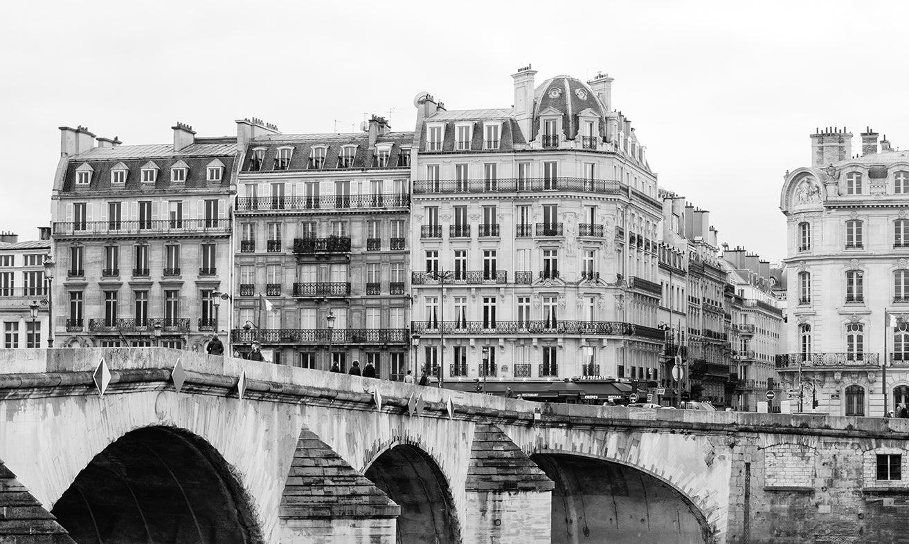Black and White Seine Morning Stroll - Every Day Paris 