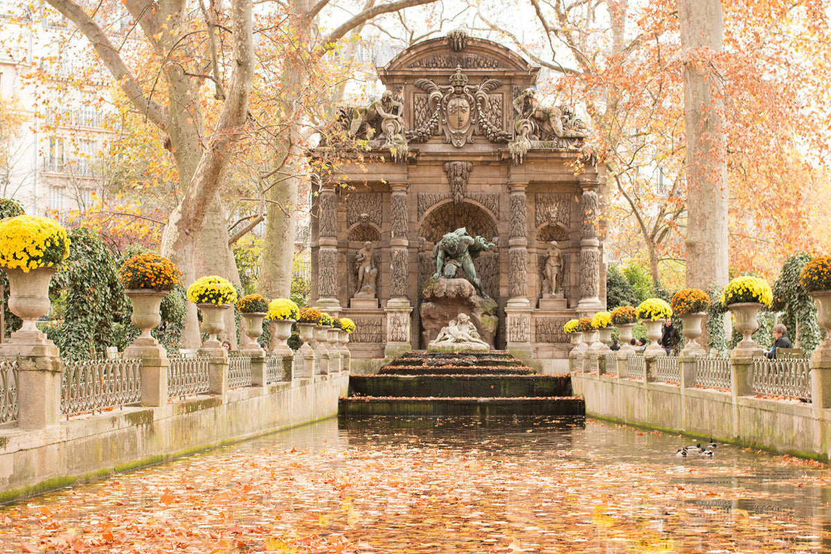 Medici Fountain in Jardin du Luxembourg in Autumn - Every Day Paris 