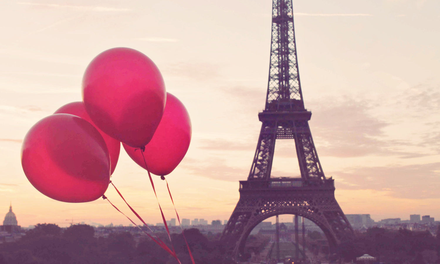 Red Balloons at the Eiffel Tower - Every Day Paris 