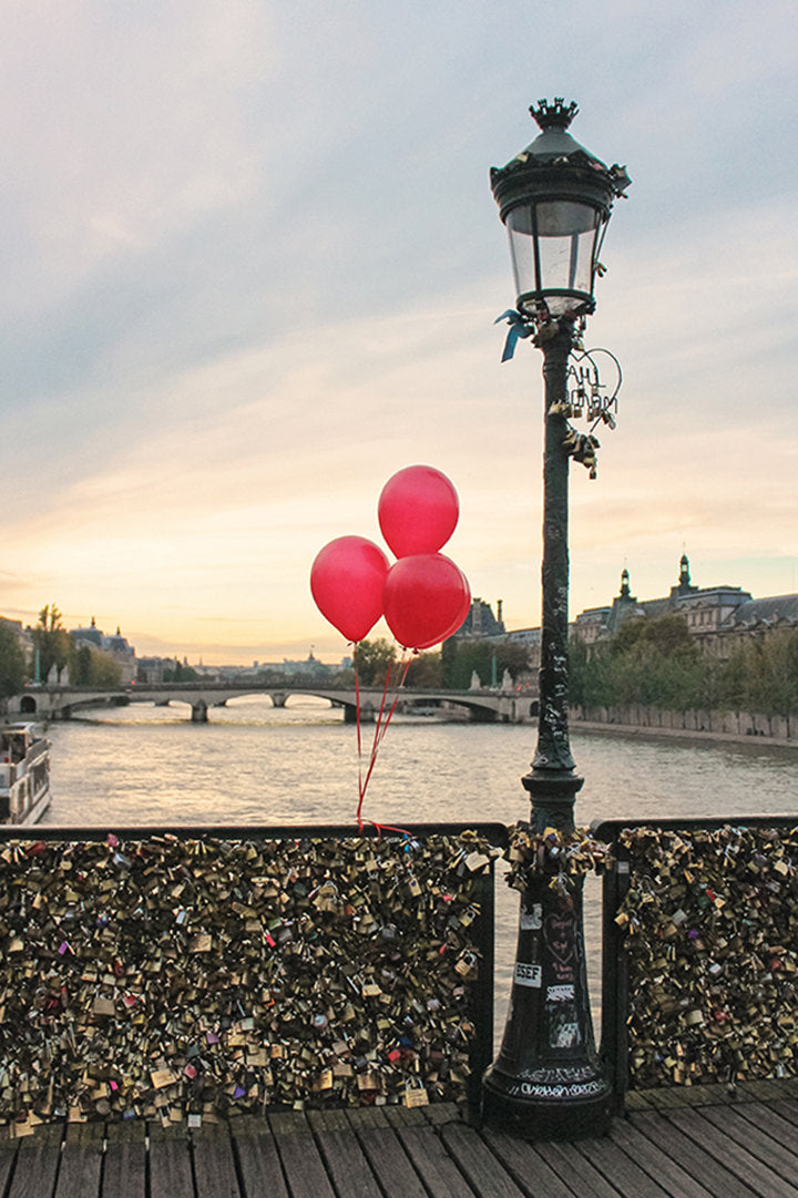 Red Balloons on the Pont des Arts - Every Day Paris 