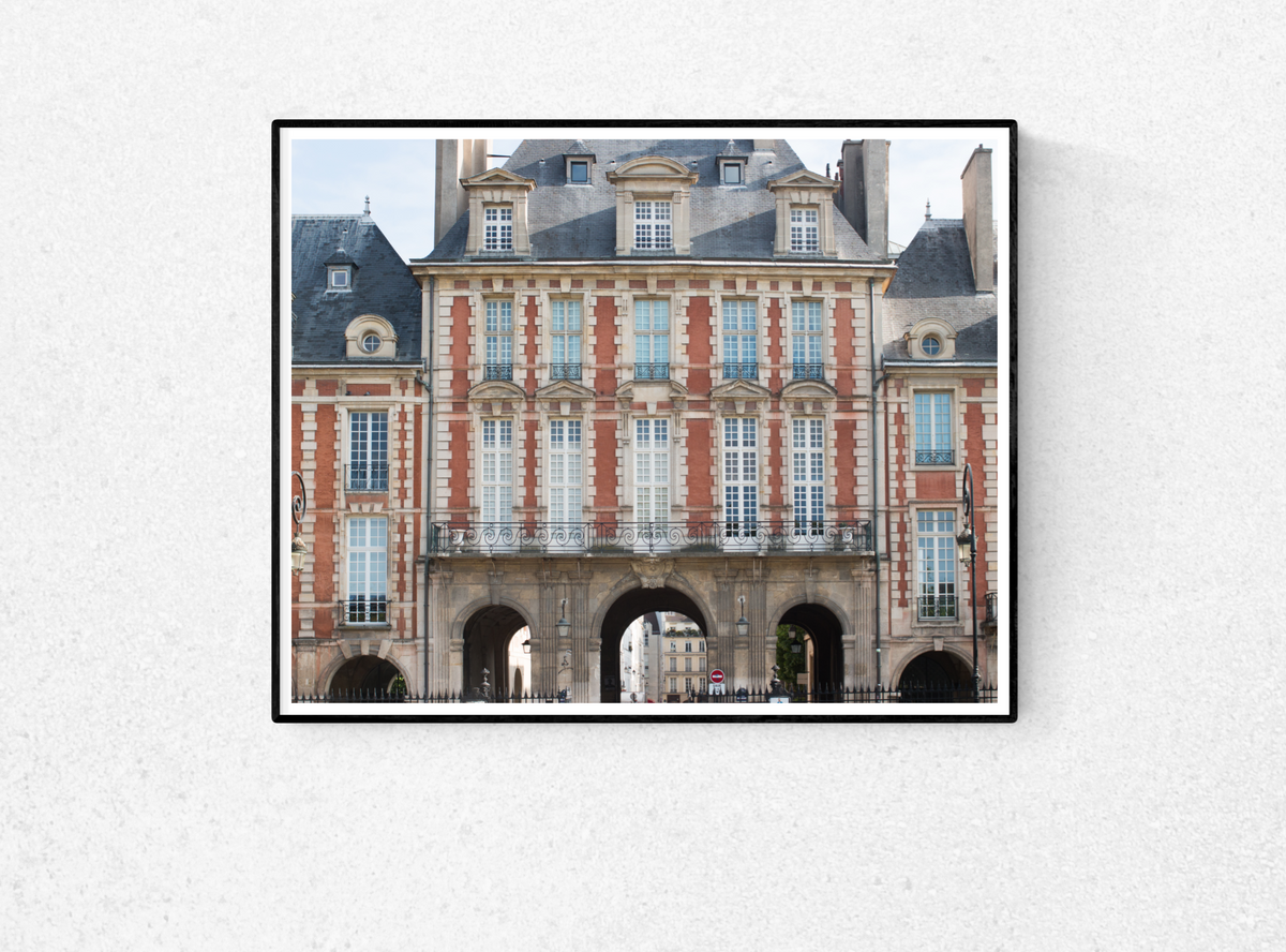 Spring in Place des Vosges - Every Day Paris 